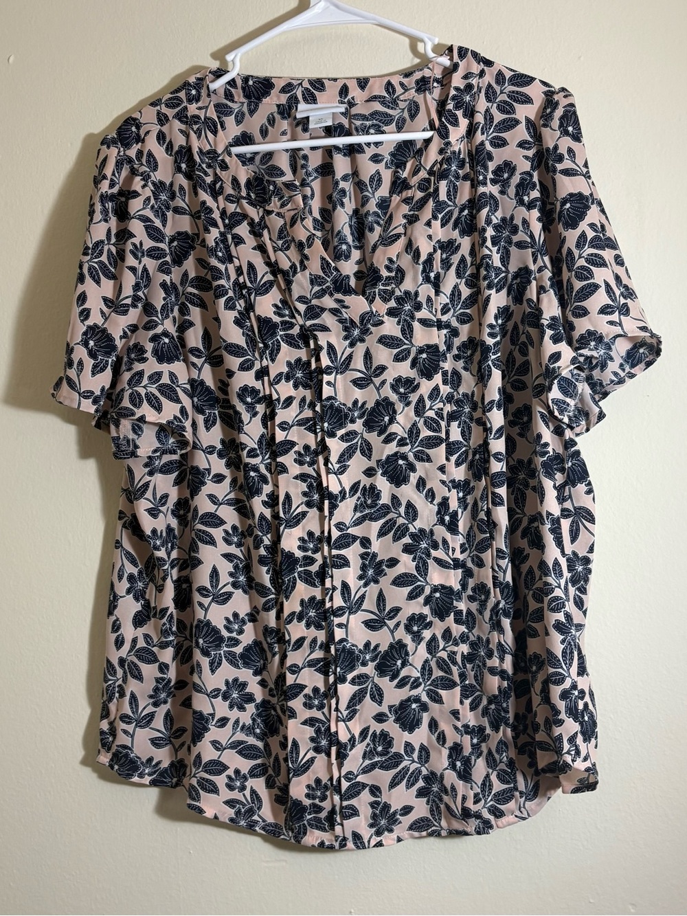 Liz Claiborne Women’s Pink Floral V-Neck Blouse with Black Print Size XL